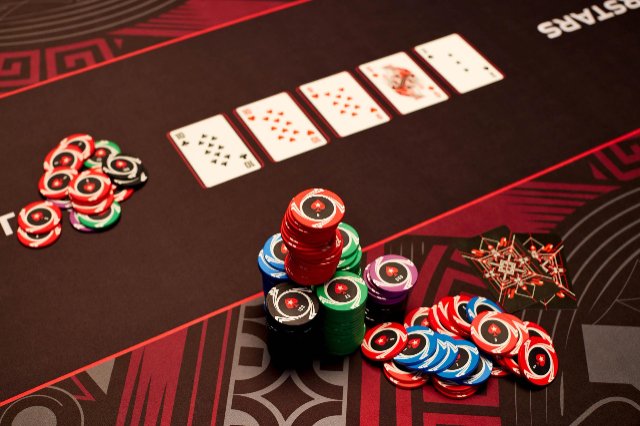 Играйте в онлайн-покер в лучших клубах PokerProAFF